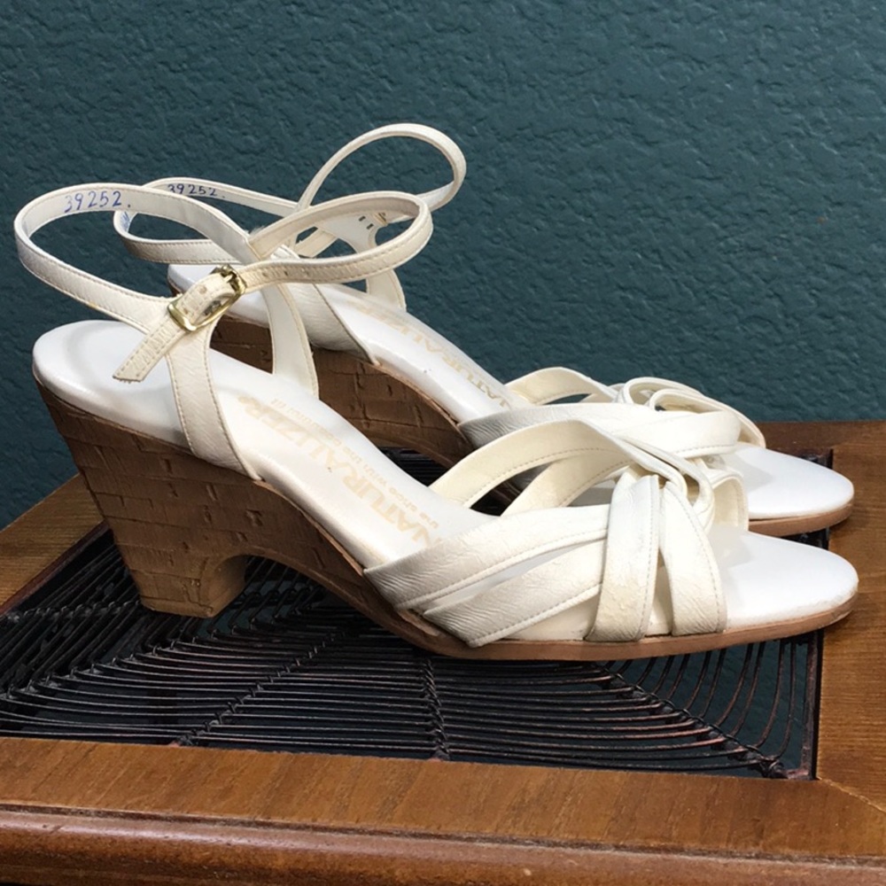 Naturalizer White with Wooden Pump Sandal open toe
